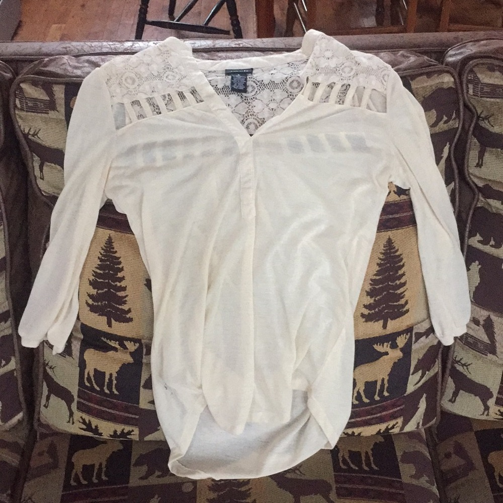 Small quarter-sleeve shirt